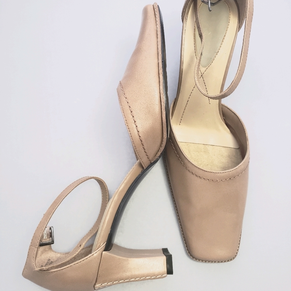 New Liz Claiborne Flex Leather Heels